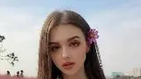 小镇32战队齐聚峡谷，电竞巅峰争霸燃动人心！