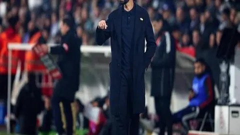 罗马意甲连战连捷，蒙扎惨遭4-0完败，近10轮7胜3平，萨勒马科尔斯弧线球绝杀。